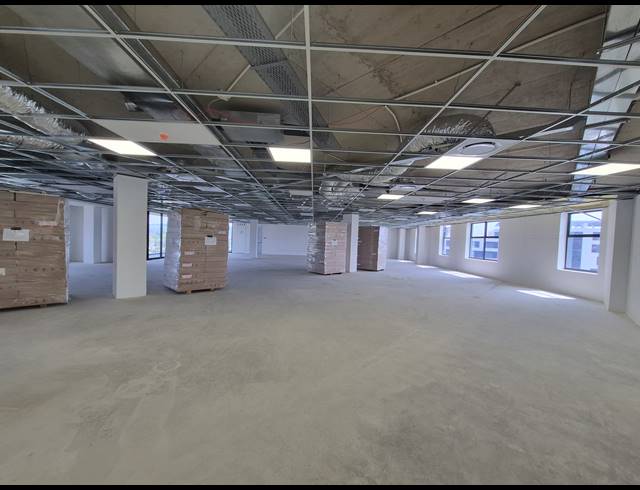 975M² OFFICE TO LET IN GLENADRIENNE EAST